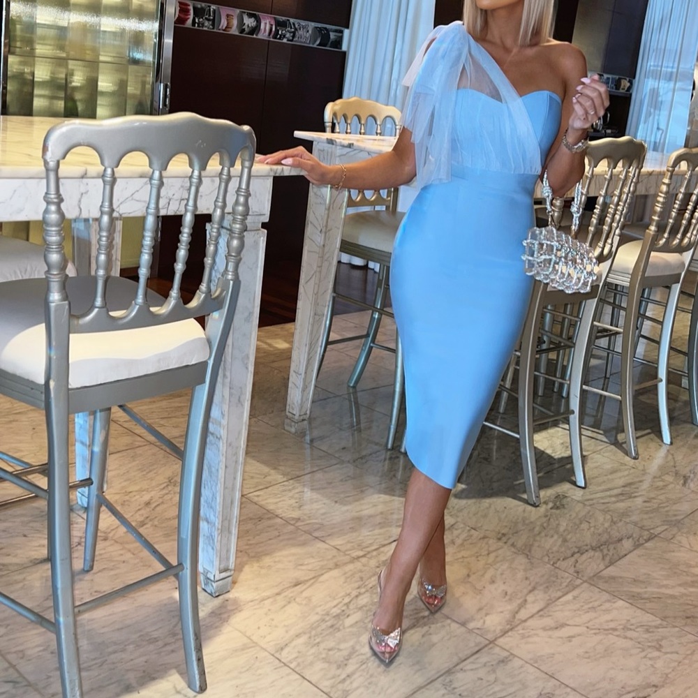 Dress - Picture 6 of 7